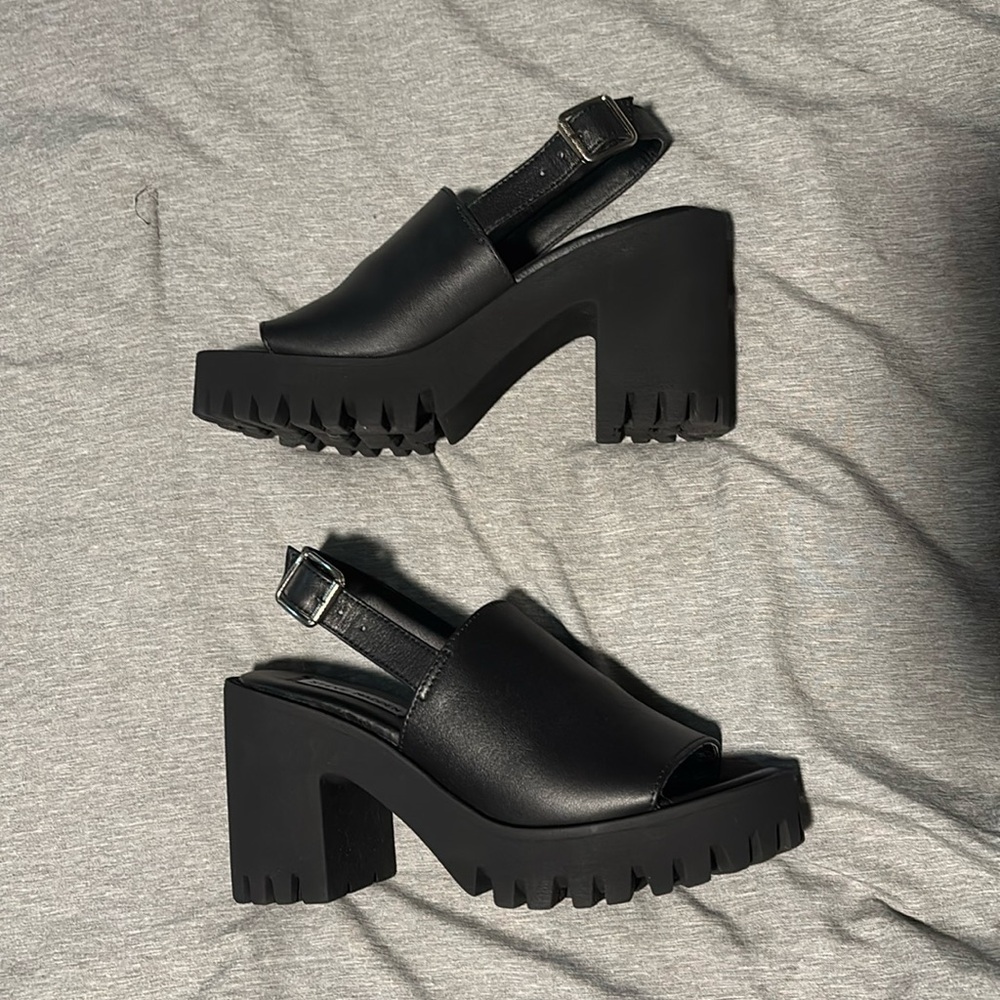 STEVE MADDEN SUNNYSIDE PLATFORM SANDAL
